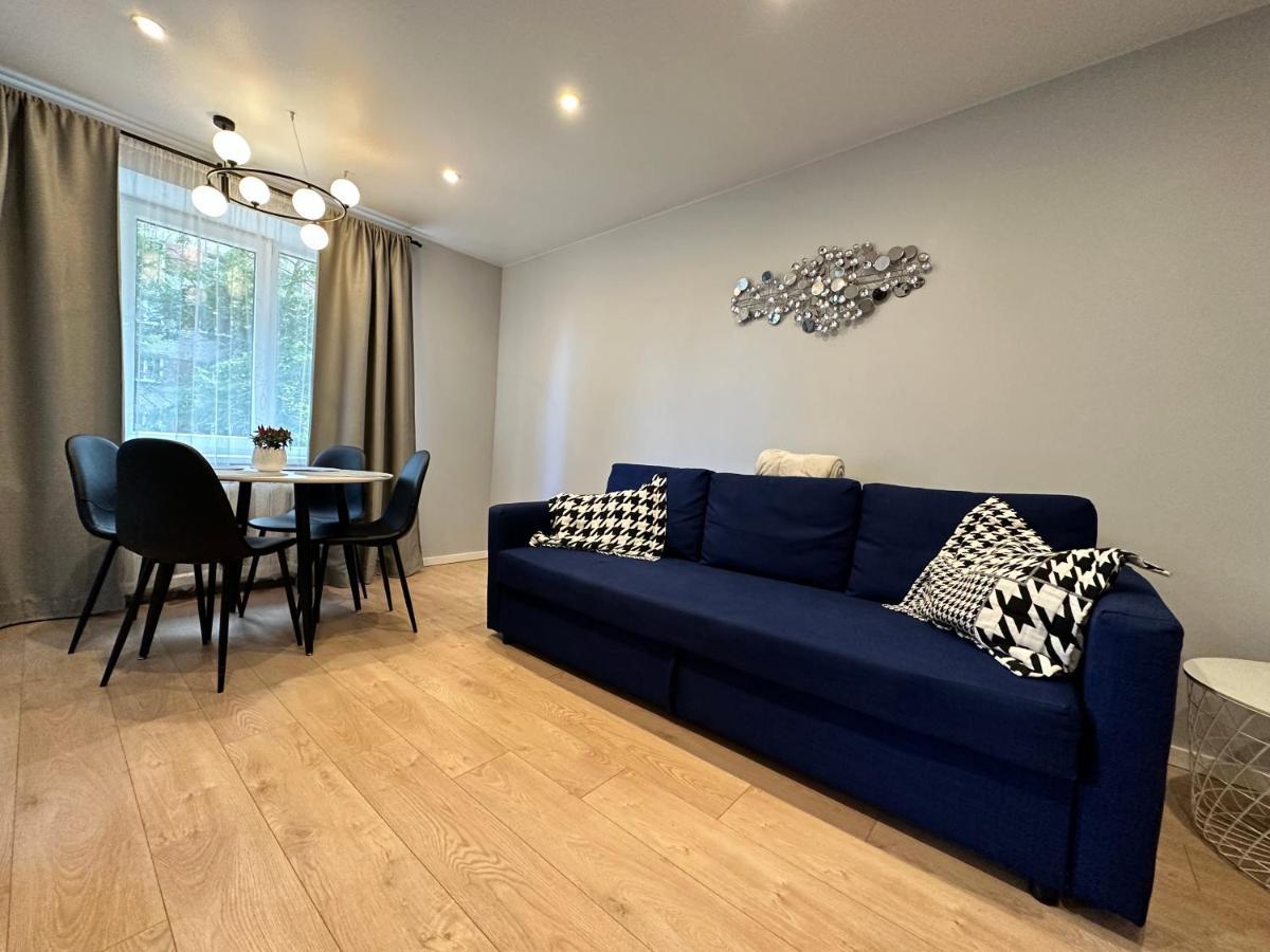 Parkside Escape: Stylish 1-Br Apartment Riga Bagian luar foto