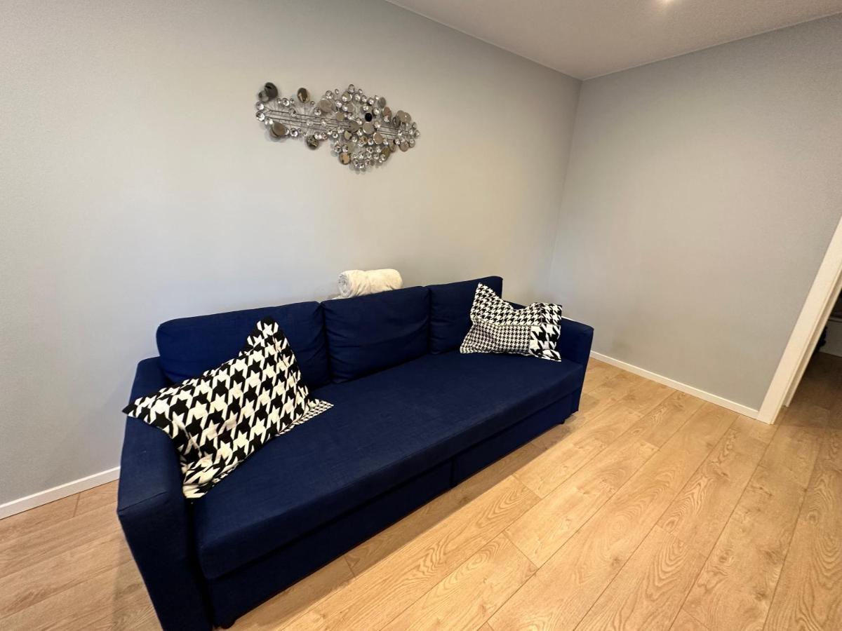 Parkside Escape: Stylish 1-Br Apartment Riga Bagian luar foto