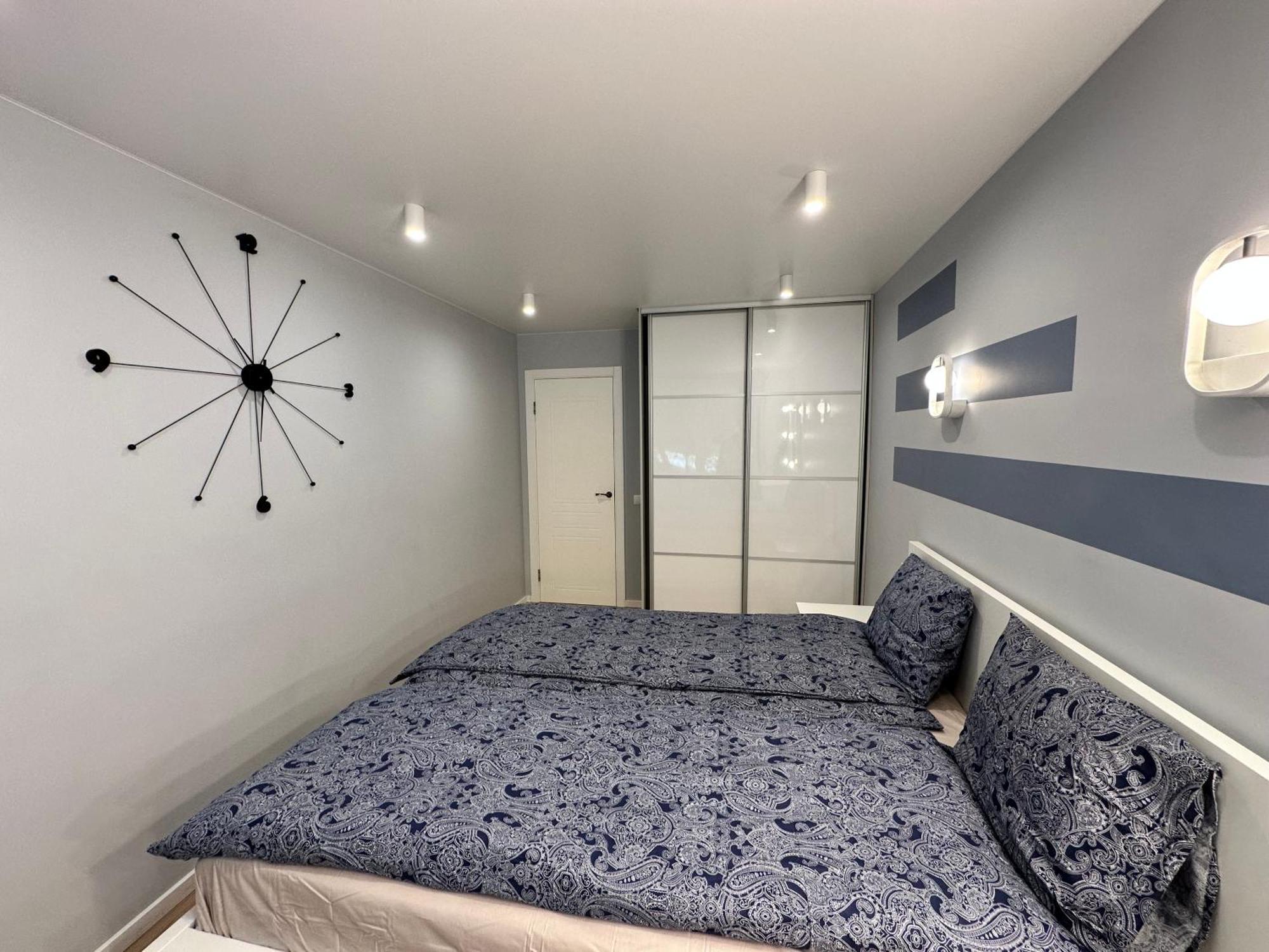 Parkside Escape: Stylish 1-Br Apartment Riga Bagian luar foto